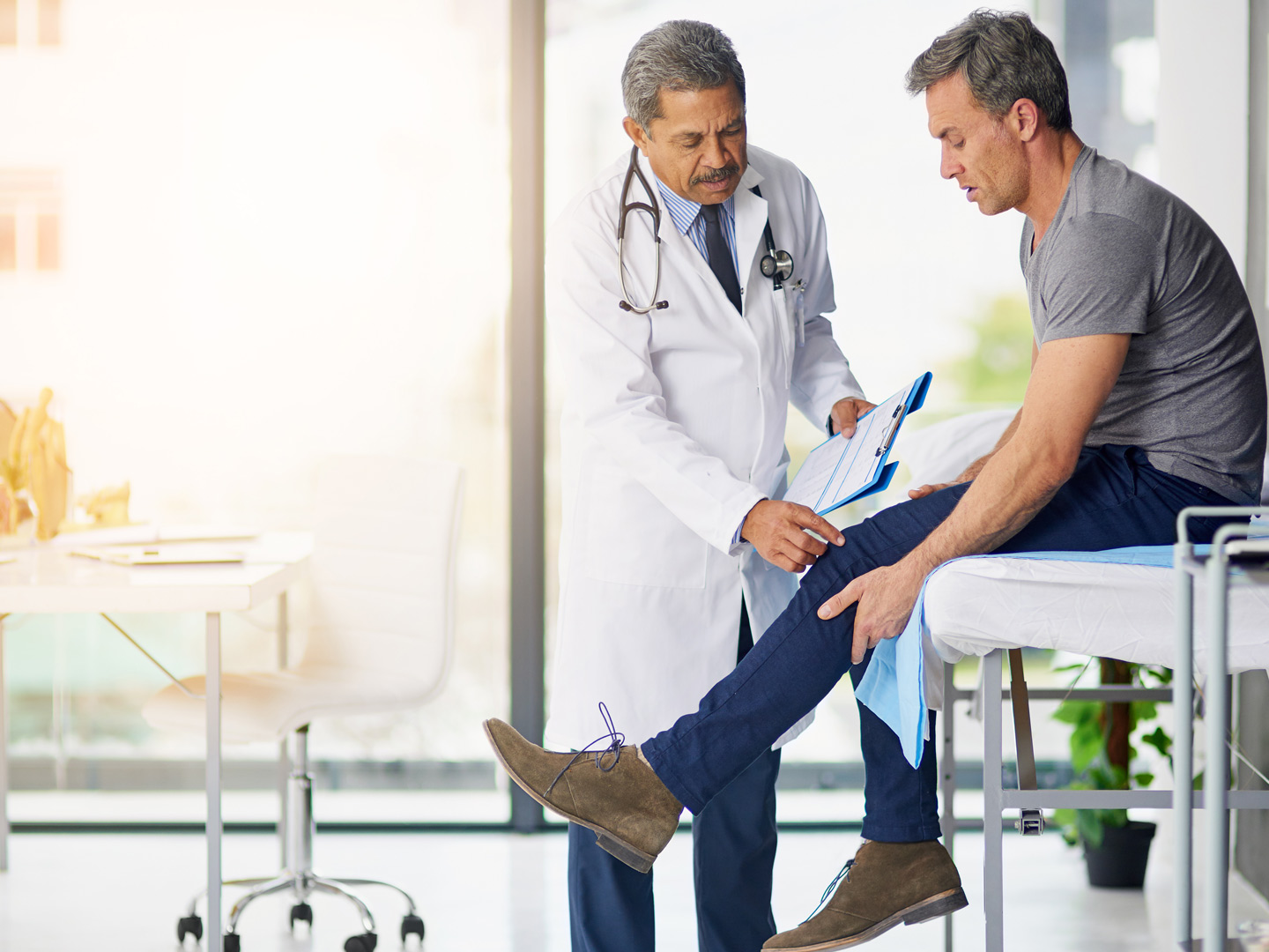 Why Should Patients with Muscle and Joint Pain See an Orthopedic Doctor?